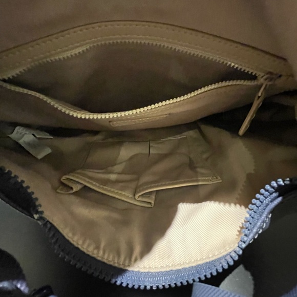 Lacoste Shoulder Bag with Wallet - Picture 9 of 9